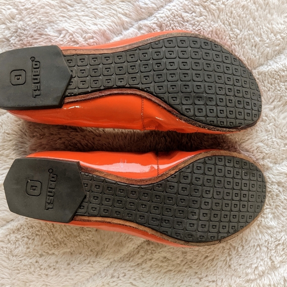 FREE With PURCHASE: TSUBO • Vibrant Orange Patent Leather Ballet Flats - Picture 4 of 9